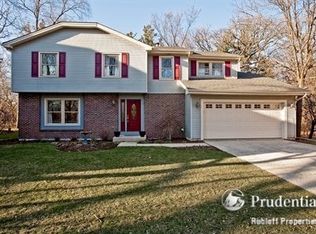 2380 Tanglewood Dr, Lisle, IL 60532