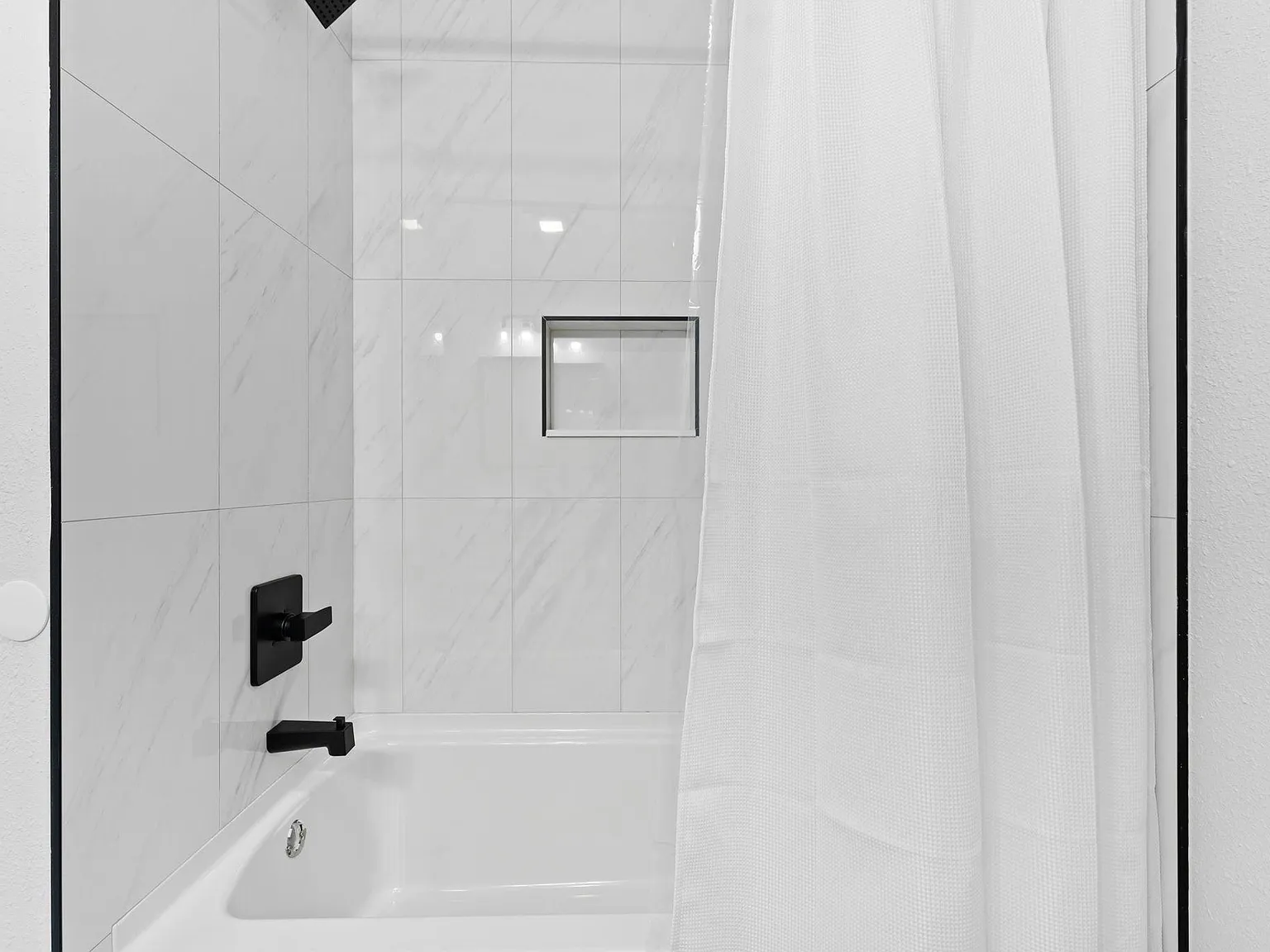 4 bed, 2.0 bath, 1300 sqft, $754 — Photo 3