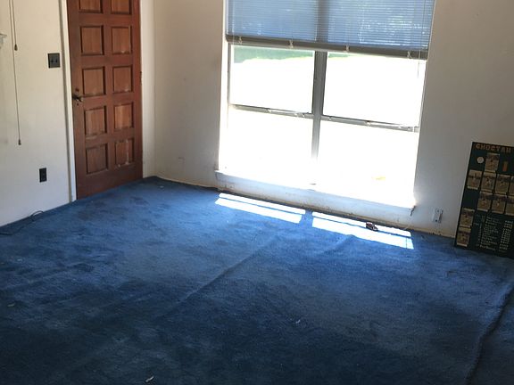 3rd image of 27 Laurie Dr