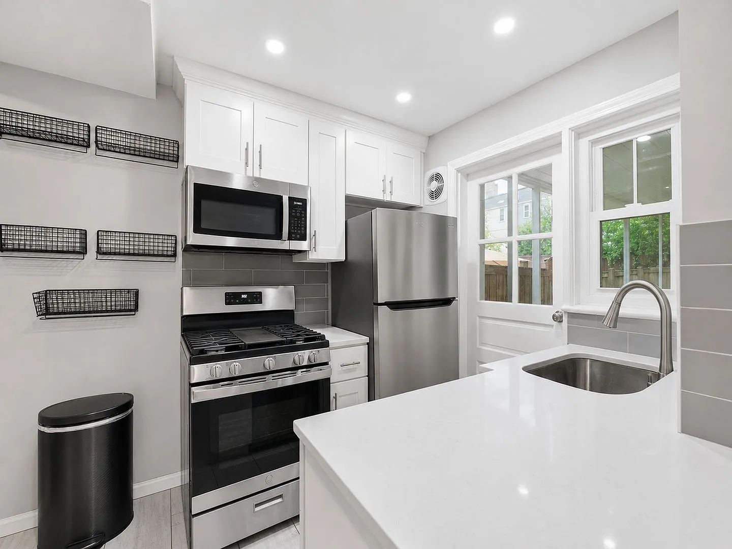 Welcome to 5935 Williamsburg Road, a beautifully updated three-level duplex in the highly sought-... — Photo 4