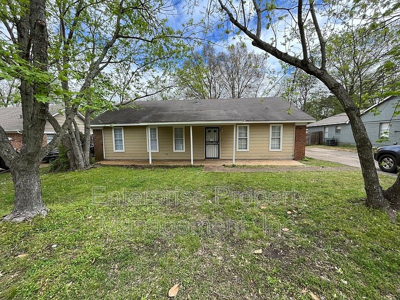 1st image of 4246 Park Forest Dr