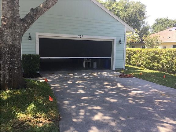 3rd image of 361 Hawthorne Ln