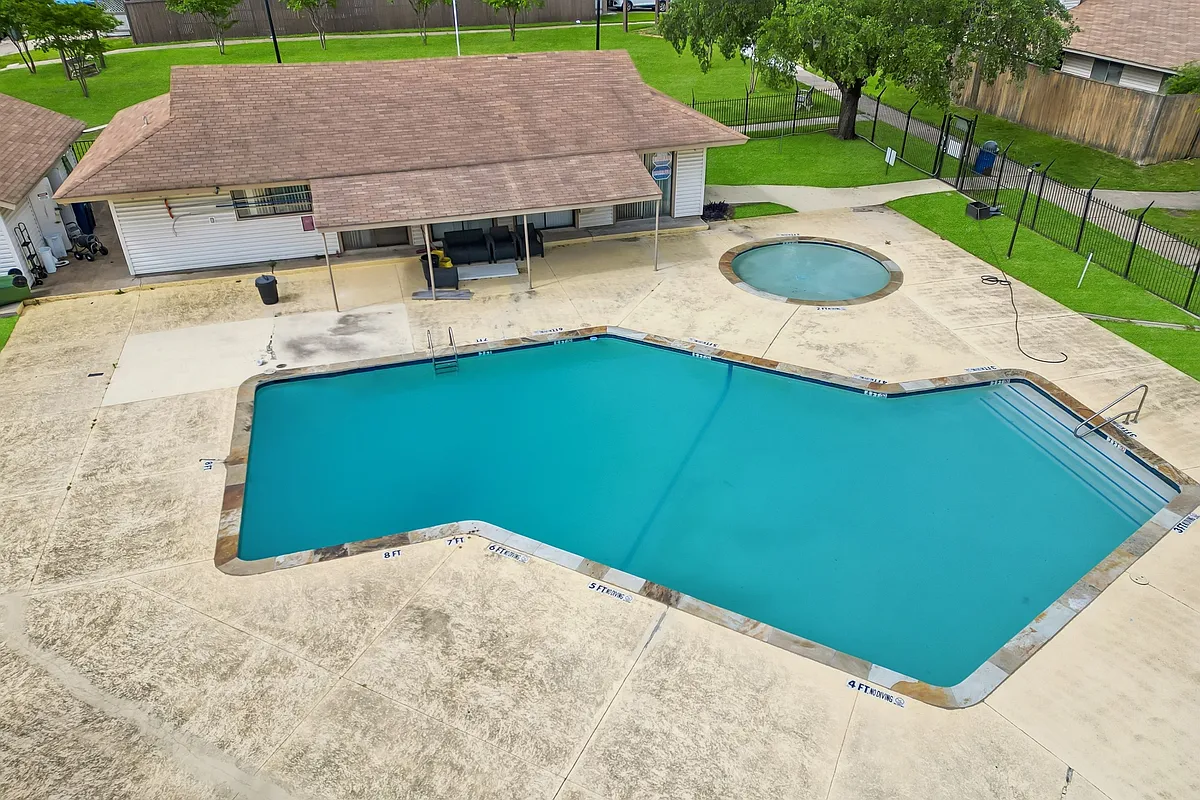 Building Photo - 734 Sceptre Cir
