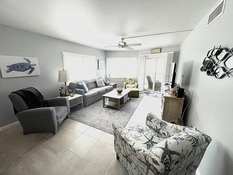 1250 N Portofino Dr #301 — Photo 14