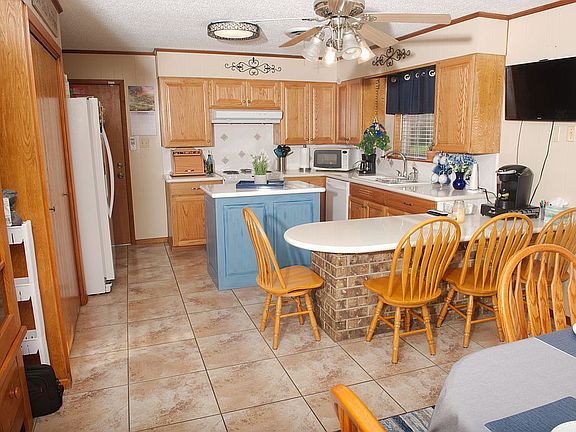 4th image of 2905 Lawn Oak Dr