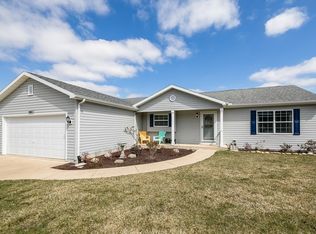 941 Hudson Trl, Lake Geneva, WI 53147