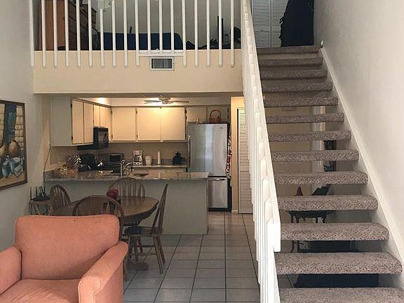 3rd image of 12941 Meadowood Ct