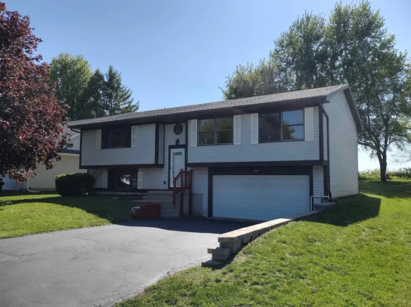 154 Columbia St NW, Poplar Grove, IL 61065