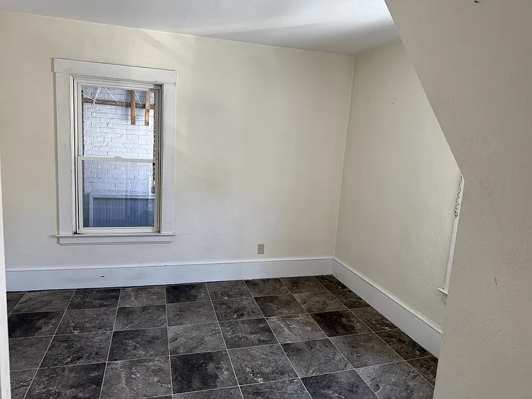 163 Oak St — Photo 4