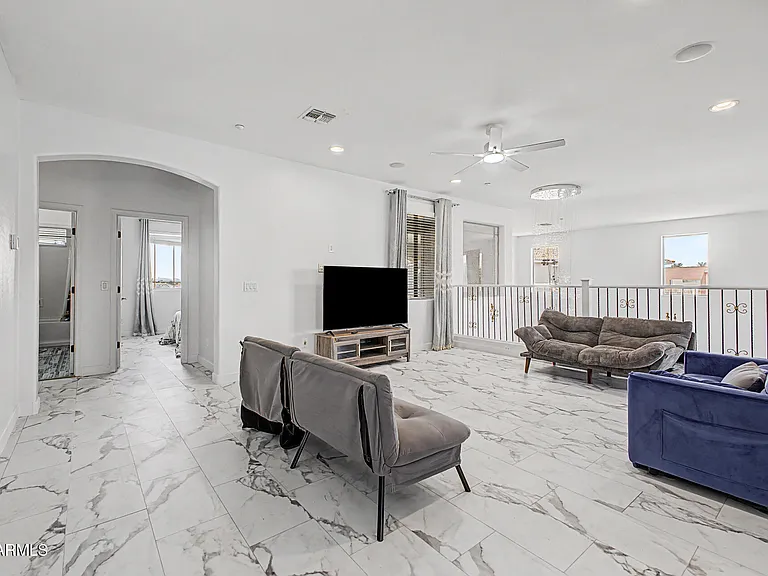 29601 W Columbus Ave — Photo 11