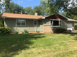 301 E Sunset Pl, Dekalb, IL 60115