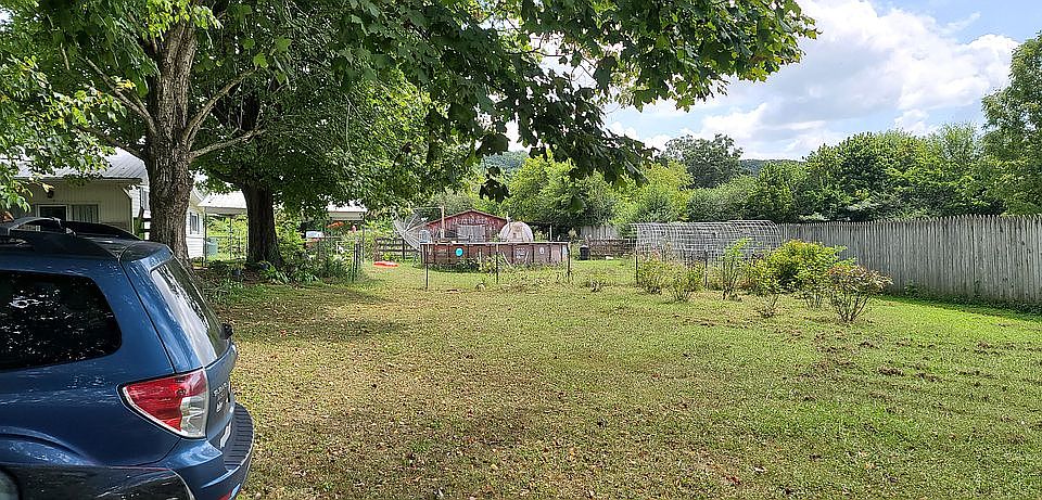 2nd image of 190 White Oak Valley Rd NW