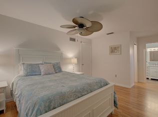 1555 Siesta Dr, Sarasota, FL 34239