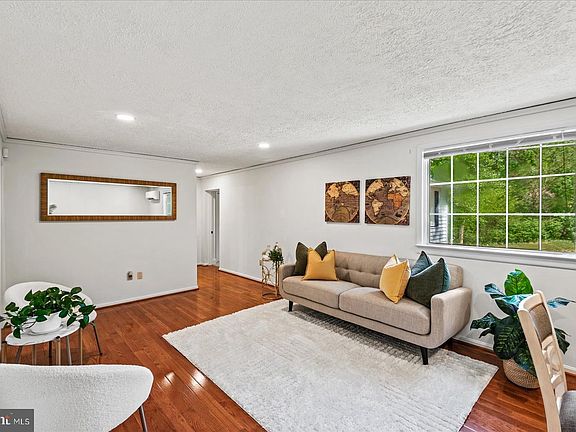 3rd image of 37 Hope Rd