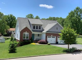 5182 Arrowhead Trl, Salem, VA 24153