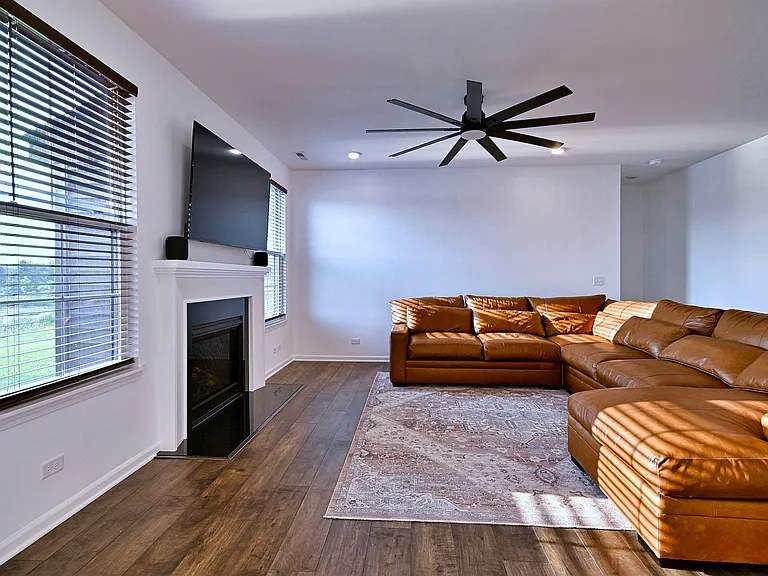 311 Dennis Ln — Photo 7