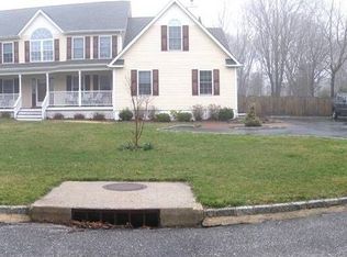 15 Lloyd St, Center Moriches, NY 11934