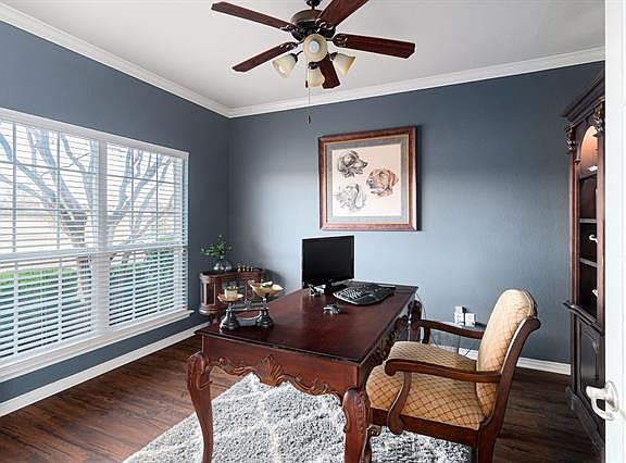 2nd image of 1702 Lake Travis Dr