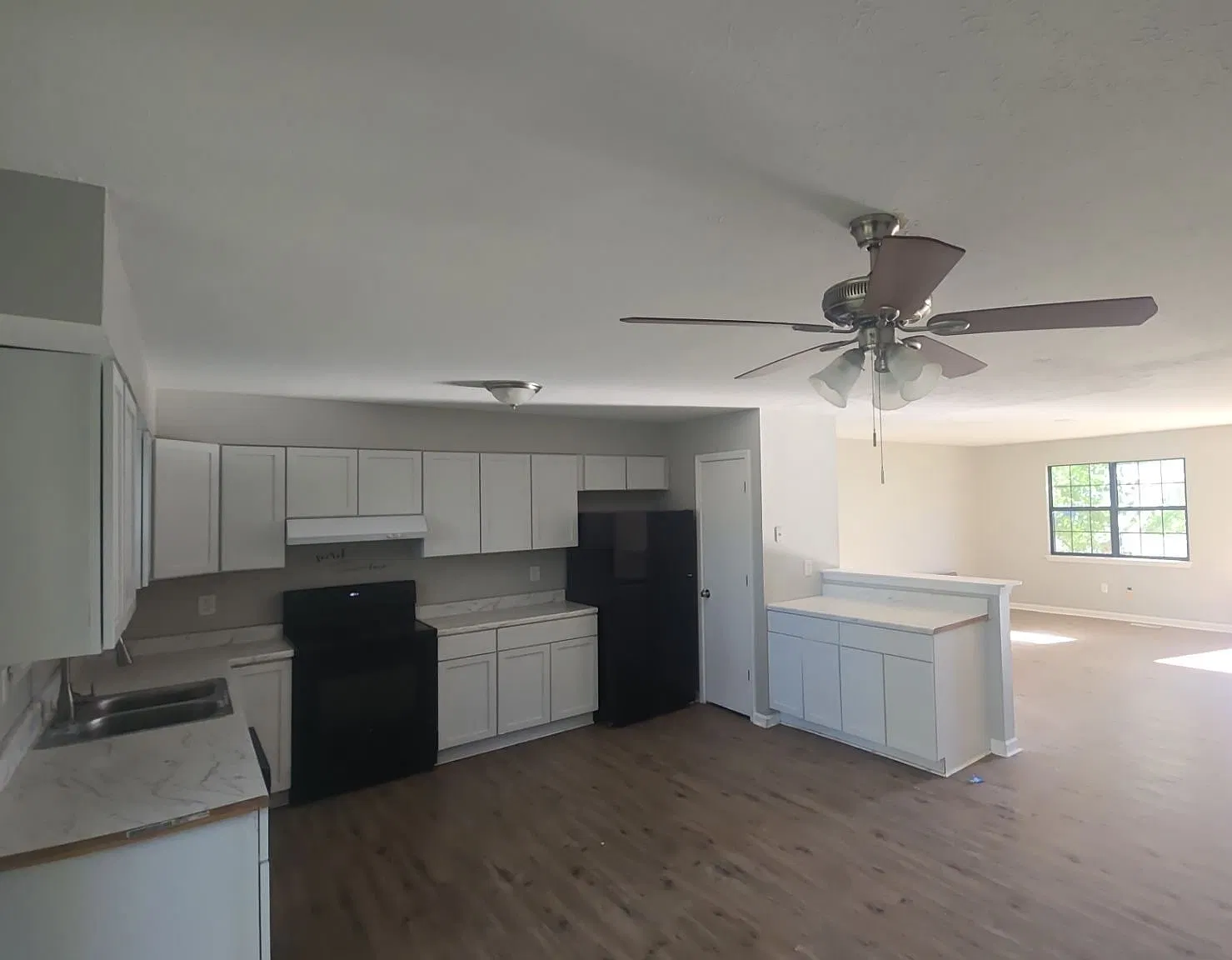 3 bed, 1344 sqft, $1,250 — Photo 3