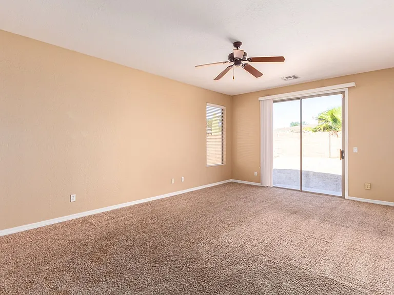 3556 E Hampton Ln — Photo 14