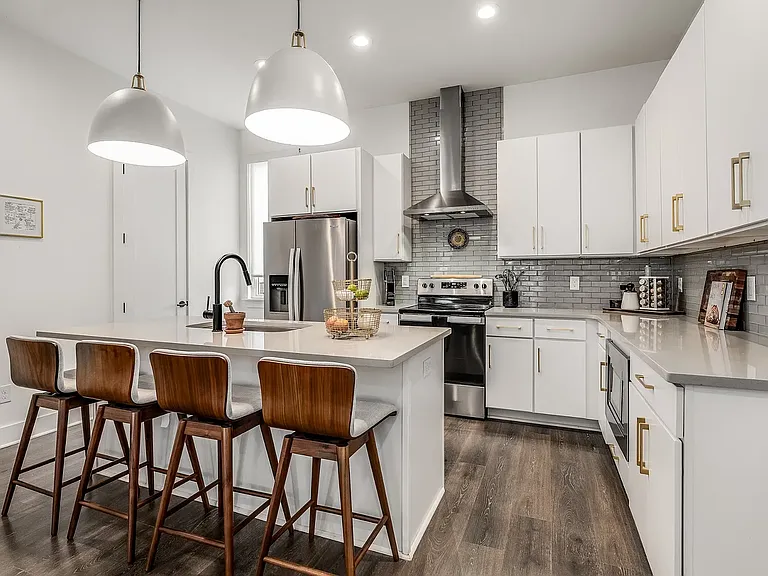 kitchen, all appliances included