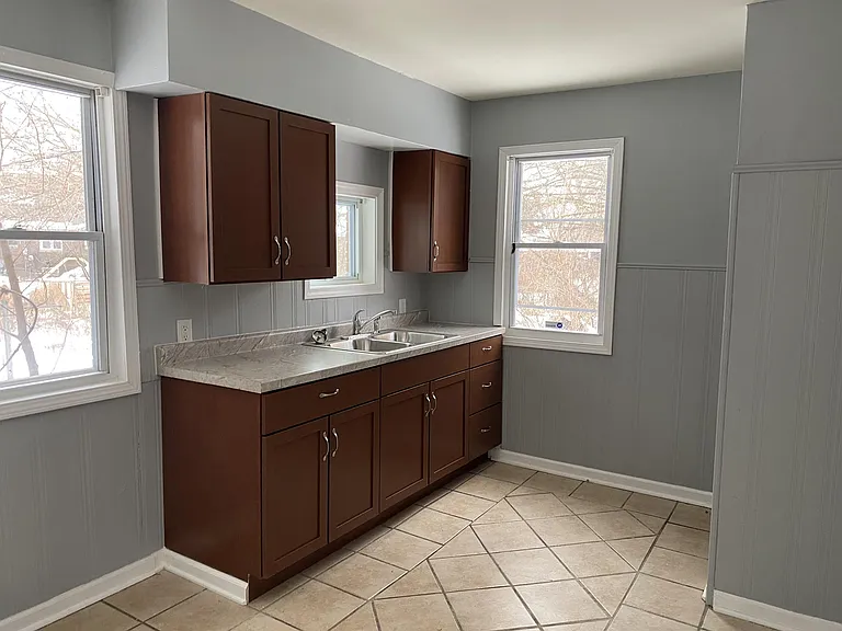 1025 E 44th Pl — Photo 3