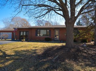 705 Meadow Hill Ct, McHenry, IL 60051