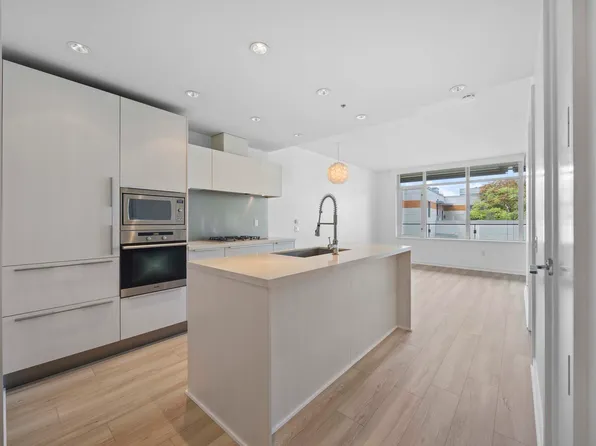 1661 Ontario St #611, Vancouver, BC V5Y 0C3