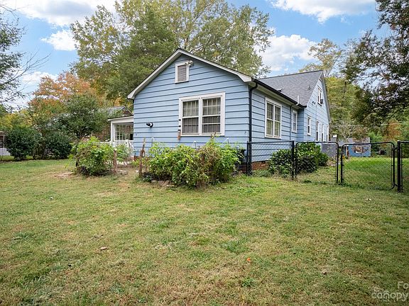 5th image of 212 Magnolia St #9