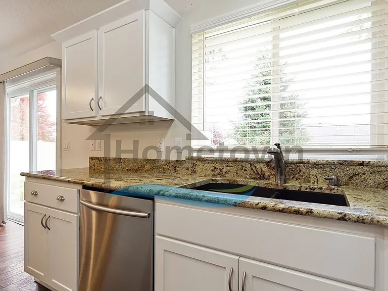 7358 N Aaron St — Photo 11