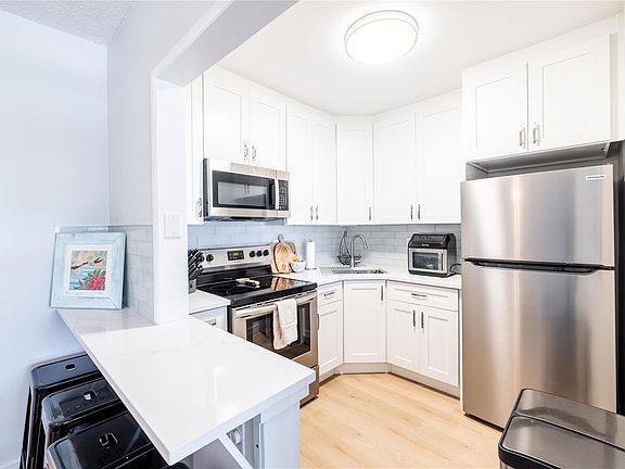 5th image of 2453 NE 51st Street #D-306