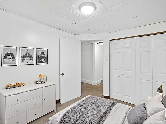 4th image of 106 Carrick Ave