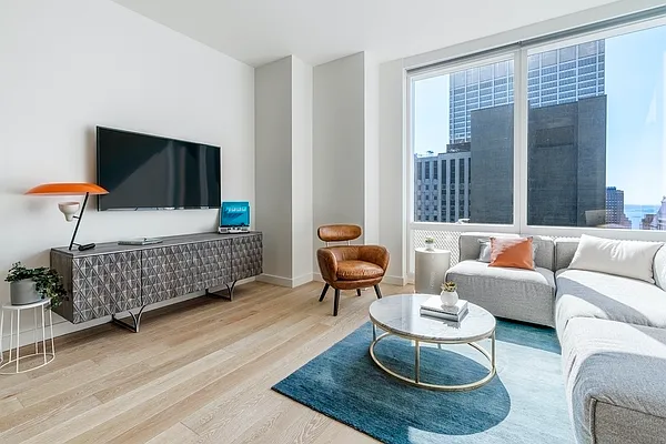 Rented by Greystar | media 30