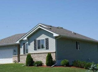 3405 Kenwood Pl, Cambridge, MN 55008