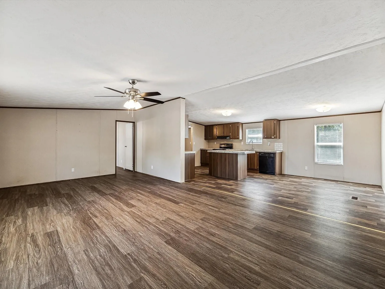 3 bed, 2.0 bath, 1485 sqft, $1,650 — Photo 3