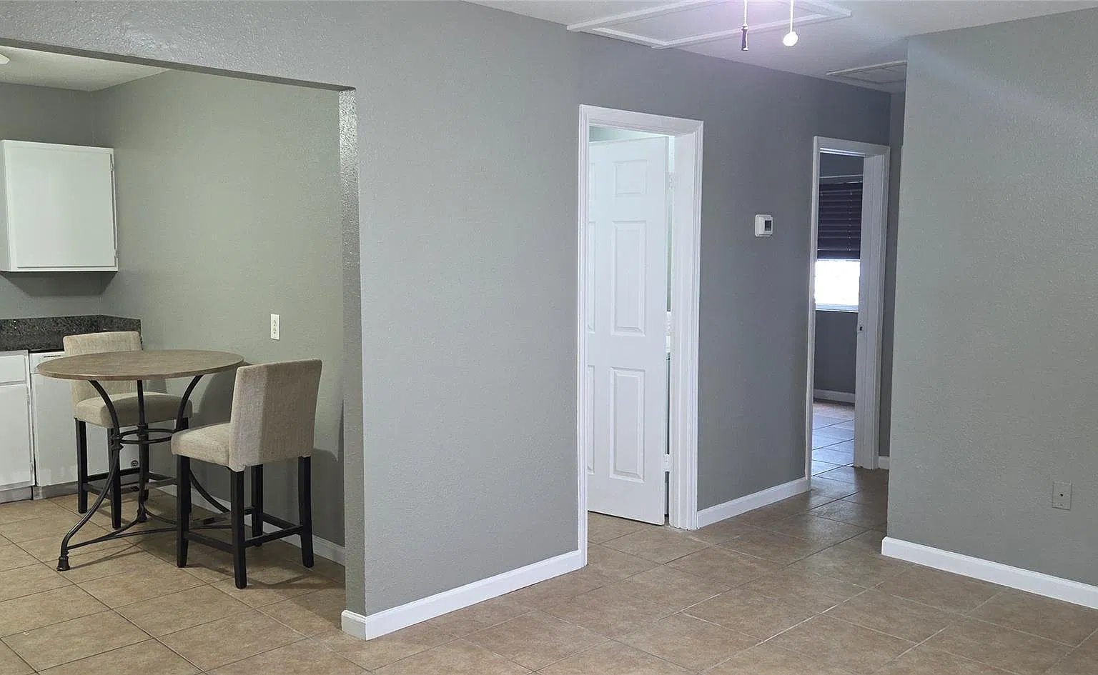 2 bed, 1.0 bath, 750 sqft, $1,075 — Photo 1