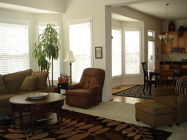 2nd image of 104 Generals Ct SE