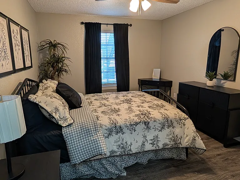 Lakeview Apartments — Photo 44