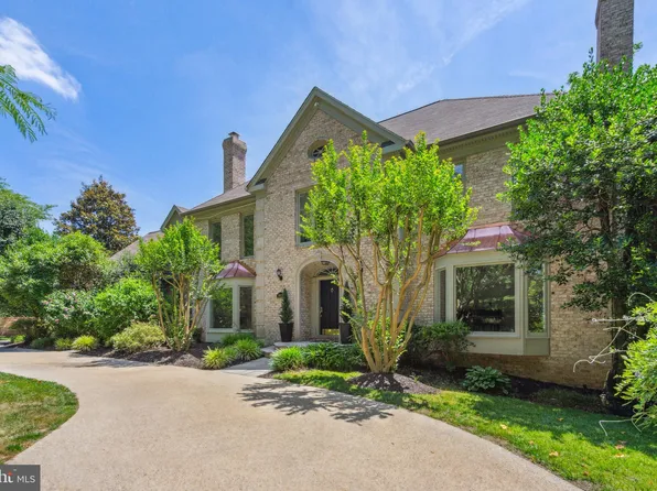 8001 Glengalen Ln, Chevy Chase, MD 20815
