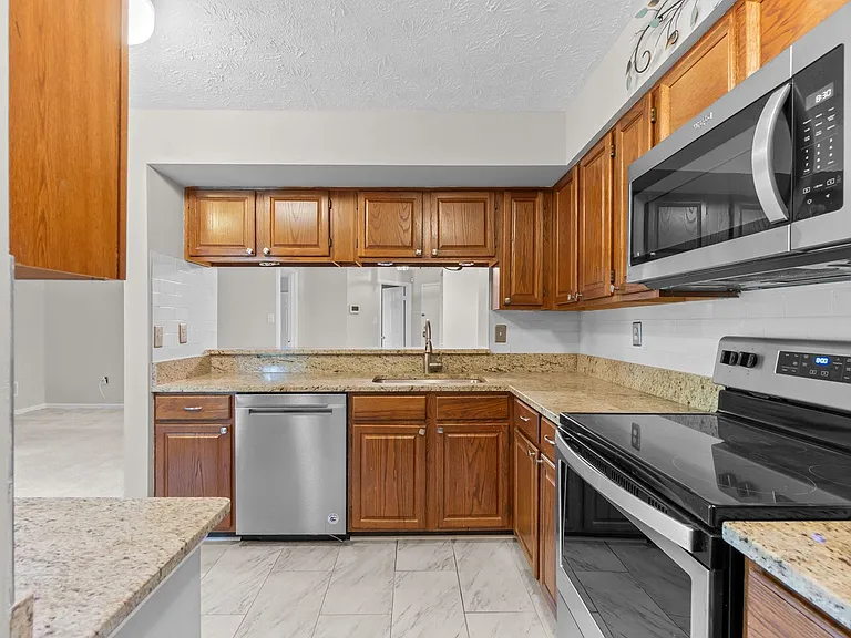12205 Saint Peter Ct — Photo 6