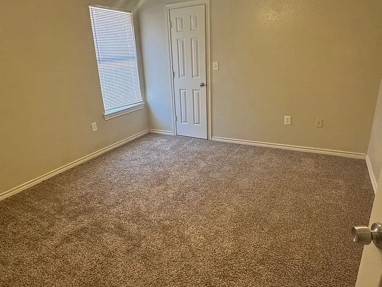 1208 N Bangor Ave — Photo 4