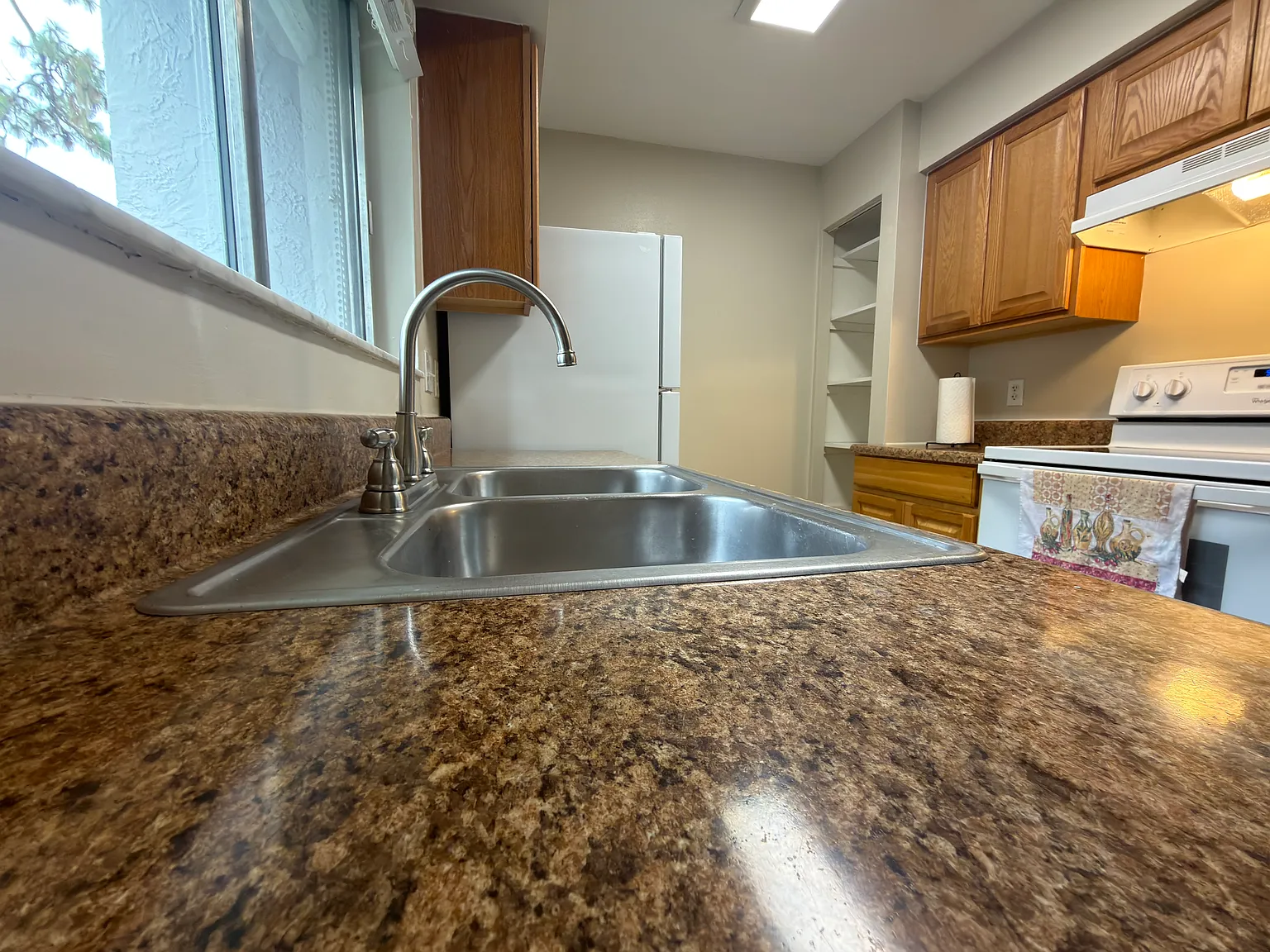2 bed, 982 sqft, $1,900 — Photo 4