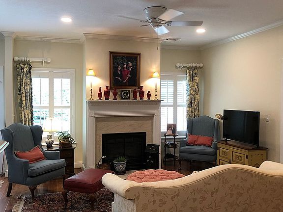 4th image of 1007 NW Holly Dr #402