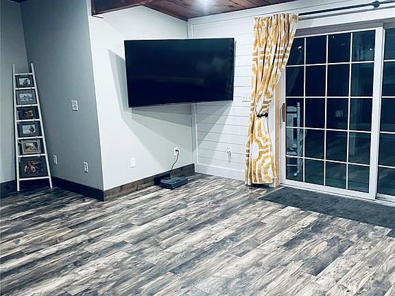 5th image of 2255 Lakeshore Dr