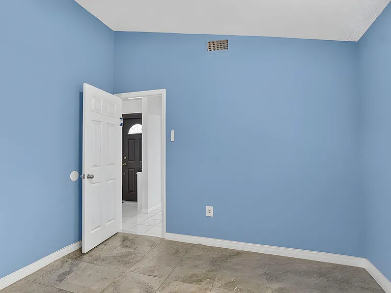 7690 Solimar Cir — Photo 25
