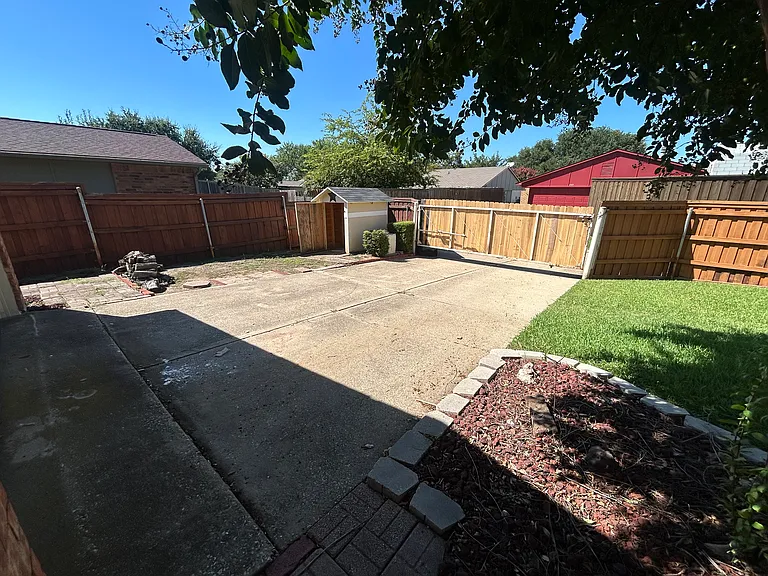4908 Wagner Dr — Photo 2
