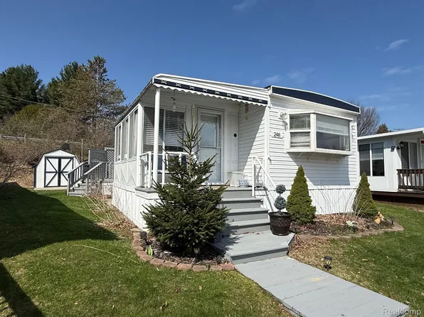 248 Shoreline Dr W, Pt Sanilac, MI 48469