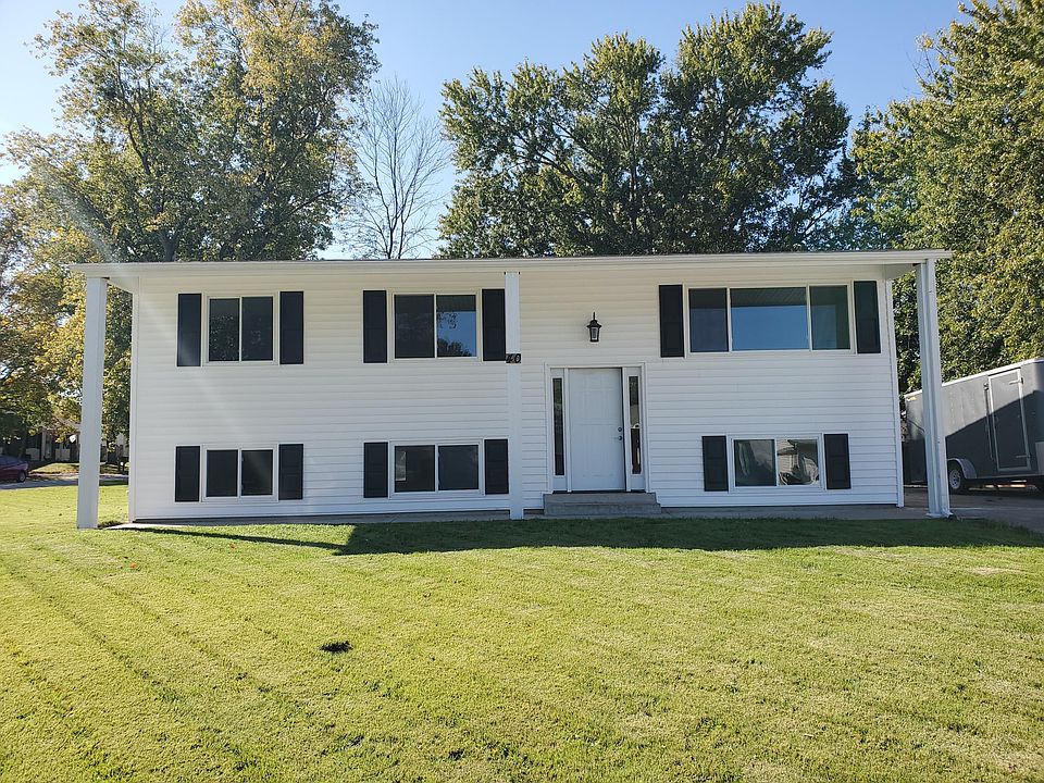 Front View of the home.