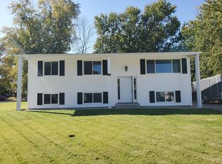 40 Saint Lawrence Dr, Saint Peters, MO
