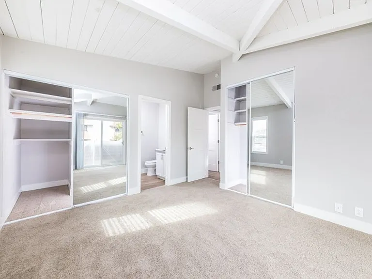 Poets Corner Apartments — Photo 2